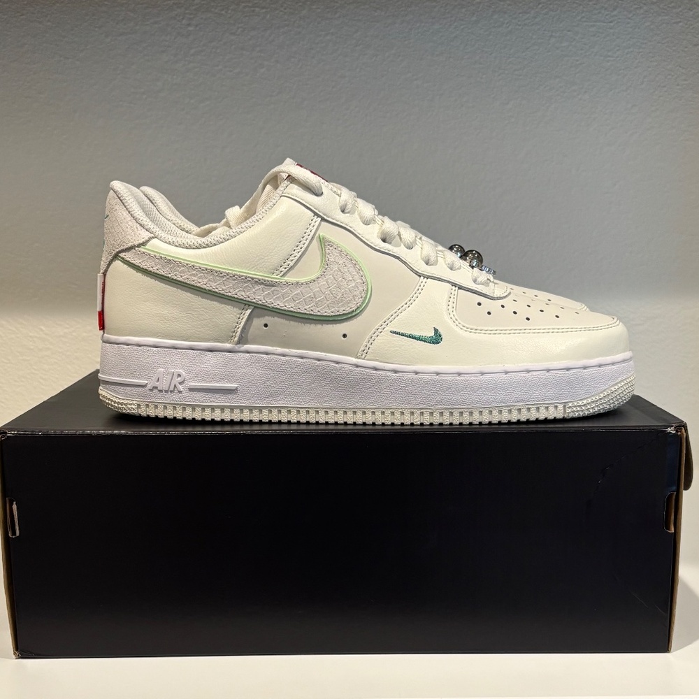 Men’s Nike Air Force 1 '07 Low silhouette - Picture 10 of 11